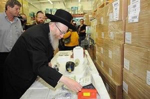 File. Litzman visits Health Ministry emergency storage (Photo: Yaron Brener) 