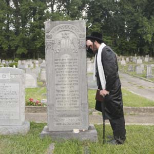 Rabbi Joseph Kolakowski making the pilgrimage to the grave of another rabbi At the Sir Moses Montefiore Cemetery in Richmonds East End. Photo by Scott Elmquist