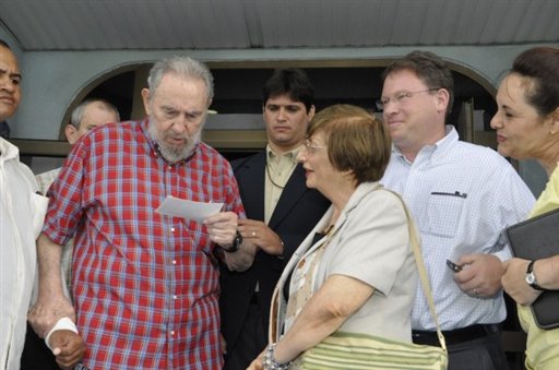 In this photo released by the state media Cubadebate web site, Fidel Castro, left, stands with U.S. journalist of The Atlantic, Jeffrey Goldberg, second from right, and Cuban Jewish Community President Adela Dworin, third from right, at the National Aquarium in Havana, Cuba, Monday Aug. 30, 2010. Goldberg is a national correspondent for the magazine who has written on the Middle East and Iran. (AP Photo/Estudios Revolucion, Cubadebate)