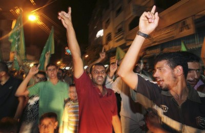 Hamas supporters celebrate the shooting attack in the West Bank, in Jabalya refugee camp in the northern Gaza Strip, August 31, 2010. Four Israeli settlers were shot dead in their car in a drive-by attack in the occupied West Bank on Tuesday, on the eve of a U.S.-sponsored Middle East peace summit in Washington. REUTERS/Mohammed Salem