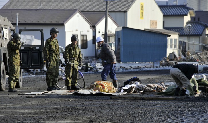  Japan's Self-Defense Forces members and city officials collect bodies found intsunami-devasted city of Ishinomaki, Miyagi Prefecture, northern Japan, about 270km north of Tokyo,13 March, 2011 after strong earthquakes and tsunami killing more than 1,000 people were hitting northern Japan and Japanese capital of Tokyo area on 11 March. Japanese police say that the number of people killed in the disaster could surpass 10,000  EPA/KIMIMASA MAYAMA