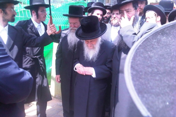 Rav Vozner at the funeral