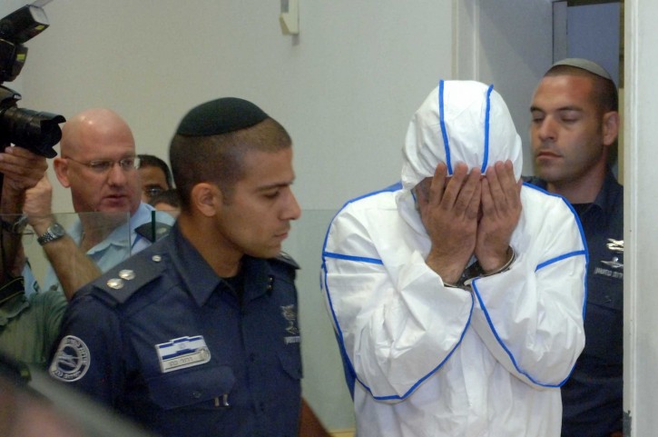 Asher Dahan, suspected of stabbing to death grandson of well known kabalist Baba Sali, Rabbi Elazar Abuhatzeira in his Beer Sheva yeshiva last night, is brought by police into the Beer Sheva court room on July 29, 2011. Photo by Dudu Greenspan/FLASH90