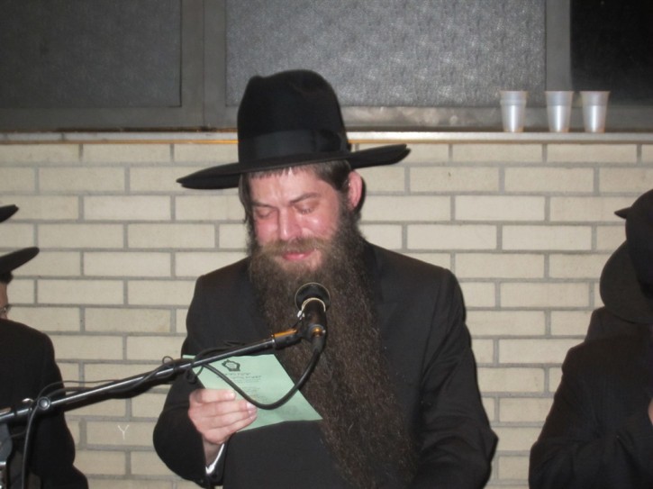 Rabbi Eisenberg eulogizing