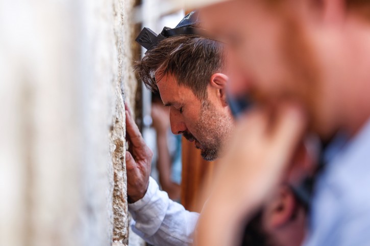 Movie star David Arquette prays at the Western Wall on Monday June 11 2012. Arquette, who arrived in Tel Aviv over the weekend, is filming an episode of the travel show Trippin in Israel, and decided to mark his trip to Israel with a bar mitzva at the Kotel at the at the age of 41, only 28 years late. He was raised on a Virginia religious commune his parents co-founded that embraced aspects of Hinduism, Buddhism and Islam. His mother was raised an observant Jew, although she eschewed her religious roots, and his father was a convert to Islam. PHoto by Noam Moskowitz/Flash90