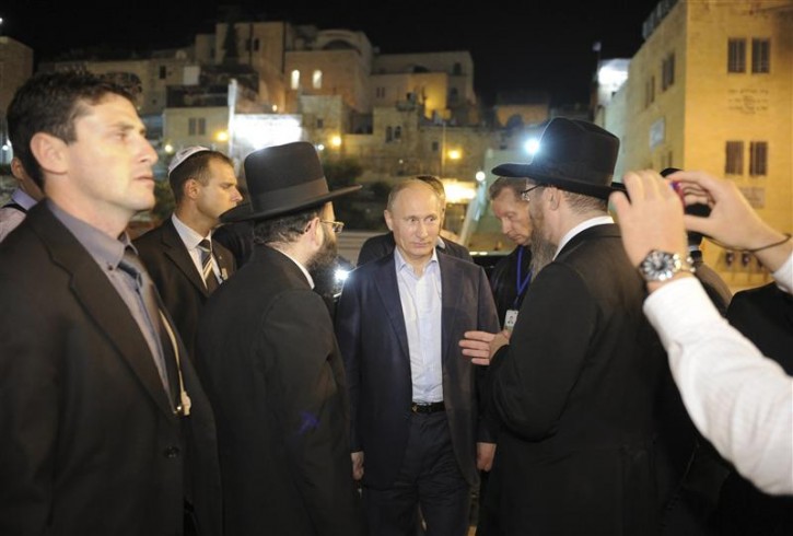 Russia's President Vladimir Putin (C) visits Jerusalem's Old City June 26, 2012. REUTERS/Alexsey Druginyn/RIA Novosti/Pool