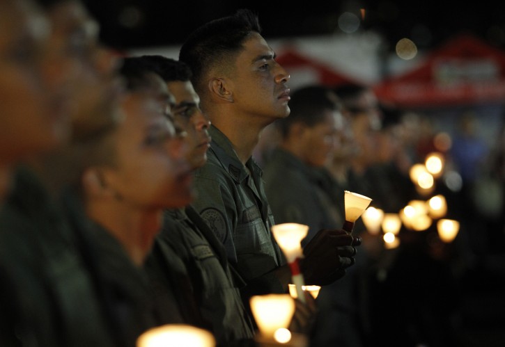 Military personnel attend a mass to pray for Venezuela's President Hugo Chavez in Caracas, December 13, 2012. REUTERS/Carlos Garcia Rawlins