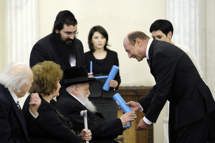 Rabbi Elyakim Schlesinger being greeted by Romanian president on Mar. 18 2013