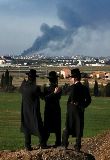 FILE - Ultra orthodox Jews watch pall of smoke rise above the northern Gaza Strip on January 6, 2009 as Israel Defense Force troops edge closer to Gaza's main cities as four IDF soldiers were killed in the ground offensive against the coastal strip's Hamas rulers.  EPA/Pavel Wolberg