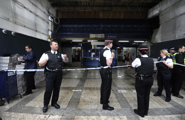 Police officers stand outside London Bridge Station in London, Britain, 24 May 2013, following the report of a 'major incident'. Reports suggest that a man was wielding an axe in the station. Armed police were said to be on site and no one was being let in or out at one point.  EPA/FACUNDO ARRIZABALAGA