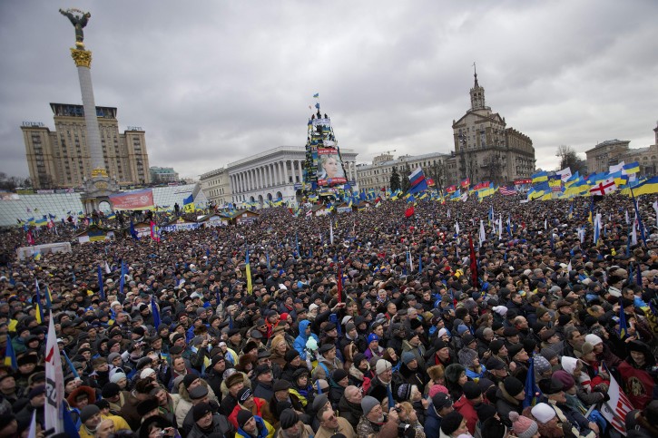 Pro-European Union activists gather during a rally in the Independence Square in Kiev, Ukraine, Sunday, Dec. 8, 2013. Over 200,000 angry Ukrainians occupied a central Kiev square on Sunday, to denounce President Viktor Yanukovychs decision to turn away from Europe and align this ex-Soviet republic with Russia, as massive protests continued for a third week. (AP Photo/Alexander Zemlianichenko)