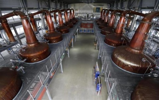 Copper pot stills are seen at the Diageo Roseisle distillery in Scotland March 20, 2014. CREDIT: REUTERS/RUSSELL CHEYNE