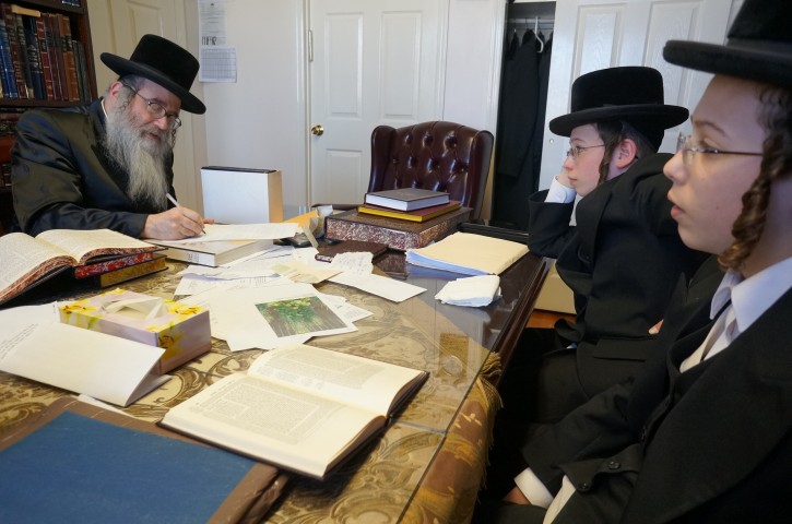 Brooklyn Yeshiva students Meir and Hershi Rappaport the sons of Alexander Rappaport, executive director of Masbia discussing the Frescada Halacha with R’  Yitzchok Stein