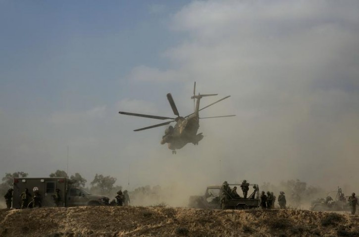 An Israeli military helicopter evacuates soldiers, wounded during an offensive in Gaza, near the border with the central Gaza Strip July 23, 2014.  Reuters