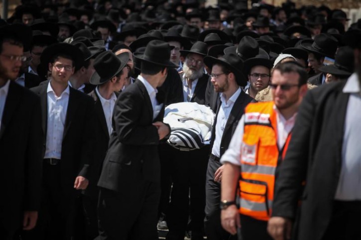 Ultra-Orthodox Jews carry the body of Aharon Sofer during his funeral procession at Etz Chaim cemetery in the city of Beit Shemesh on August 29, 2014. Sofer, 23, has gone missing since last Friday after hiking in the forest, his body found yesterday near the Jerusalem Forest.  Flash90