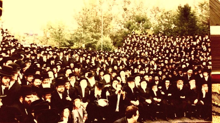 Thousands welcoming Gov. Cuomo in Kiryas Joel in 1994