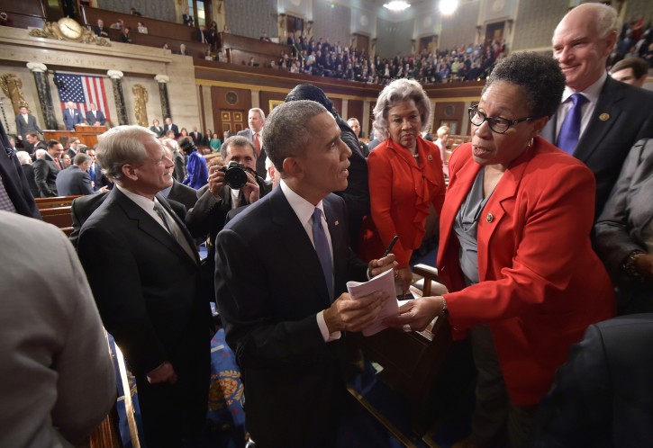 US President Barack Obama (C) signs autographs after delivering the State of the Union address before a joint session of Congress on the floor of the US House of Representatives in the US Capitol in Washington, DC, USA, 20 January 2015.  EPA