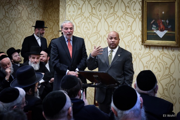  Assembly Speaker Carl Heastie speaking with Jewish community leaders in Brooklyn on Feb. 22, 2015 (Eli Wohl/VINnews)