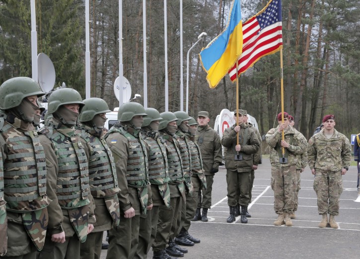 US and Ukrainian soldiers stand guard during opening ceremony of the 'Fearless Guardian - 2015', Ukrainian-US Peacekeeping and Security command and staff training, in western Ukraine, in Lviv region, Monday, April 20, 2015. (AP Photo/Efrem Lukatsky)