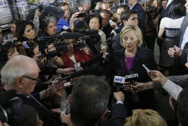 Democratic presidential candidate Hillary Clinton talks to the media after a campaign appearance at the Smuttynose Brewery while campaigning for the Democratic presidential nomination in Hampton, New Hampshire May 22, 2015.  REUTERS/Brian Snyder 
