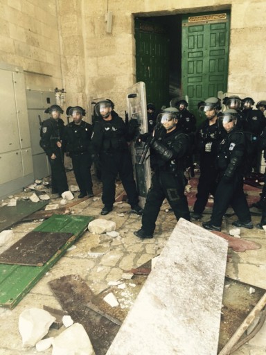 Israeli policemen, at the entrance of Al-Aqsa mosque in the Old city of Jerusalem, 26 July 2015. EPA/ISRAELI POLICE / HANDOUT 