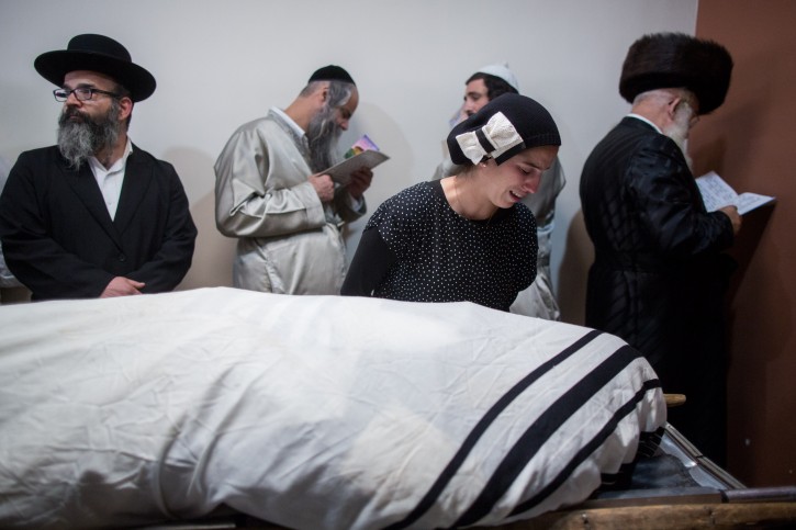 The sister of Aharon Banita pray near his body during his funeral at Jerusalem's Shamgar Funeral Home on Sunday, October 4, 2015, Banita was killed last night by a Palestinian youth in a stabbing terror attack in the Old City. Photo by Yonatan Sindel/Flash90 *