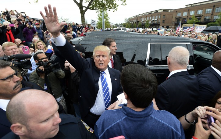 Republican presidential candidate Donald Trump waves to supporters as he leaves an event, Saturday, Oct. 3, 2015, in Franklin, Tenn. (AP Photo/Mark Zaleski)