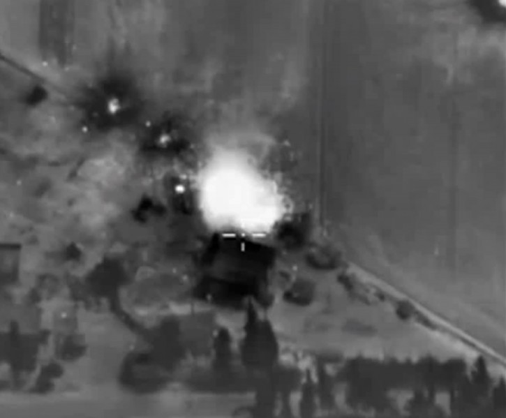 A handout frame grab taken from a video footage made available on the official website of the Russian Defence Ministry on 01 October 2015 showing a strike carried out by Russian warplanes in the Syrian territories. According to the Russian Defence Ministry, Russian warplanes located at the Syrian Hmeymim airbase performed 8 sorties overnight to carry out strikes coordinated with the Command of the Syrian Army against four facilities of the international terrorist organization so-called Islamic State (IS) in Syria.  EPA/RUSSIAN DEFENCE MINISTRY/