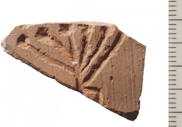 An image of the unearthed potsherd. (Temple Mount Sifting Project)