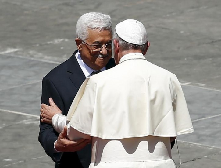 FILE - Pope Francis (R) embraces Palestinian President Mahmoud Abbas at the end of the ceremony for the canonisation of four nuns at Saint Peter's square in the Vatican City, May 17, 2015. Reuters