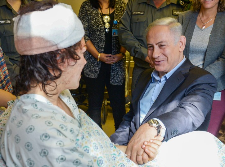 Israeli Prime Minister Benjamin Netanyahu visits a wounded Israeli border police officer at the Hadassah hospital in Mount Scopus on February 4, 2016, the border police officer was injured yesterday at a shooting and stabbing attack near Damascus Gate in Jerusalem. Photo by Amos Ben Gershom/GPO 