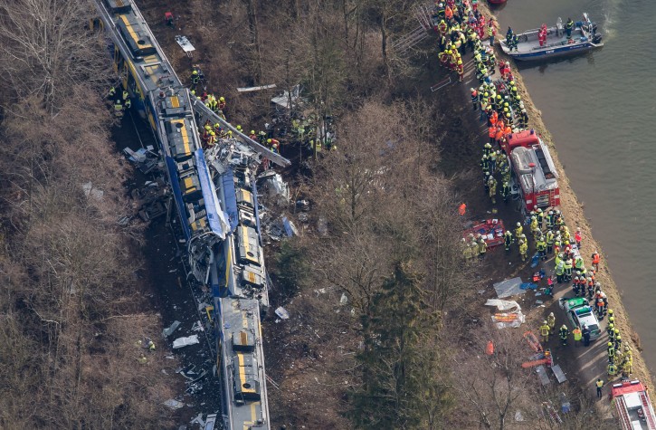 An aerial view of rescue forces working at the site of a train accident near Bad Aibling,Â Germany, 09 February 2016. Photo: PETERÂ KNEFFEL/dpa
