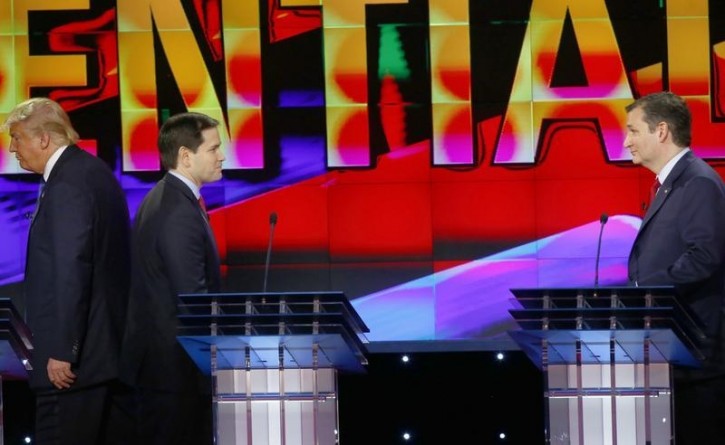 Republican U.S. presidential candidates Marco Rubio (C) and Ted Cruz (R) look over at each other as rival Donald Trump (L) walks away at the conclusion of the Republican U.S. presidential candidates debate sponsored by CNN for the 2016 Republican U.S. presidential candidates in Houston, Texas, February 25, 2016. REUTERS/Mike Stone - 