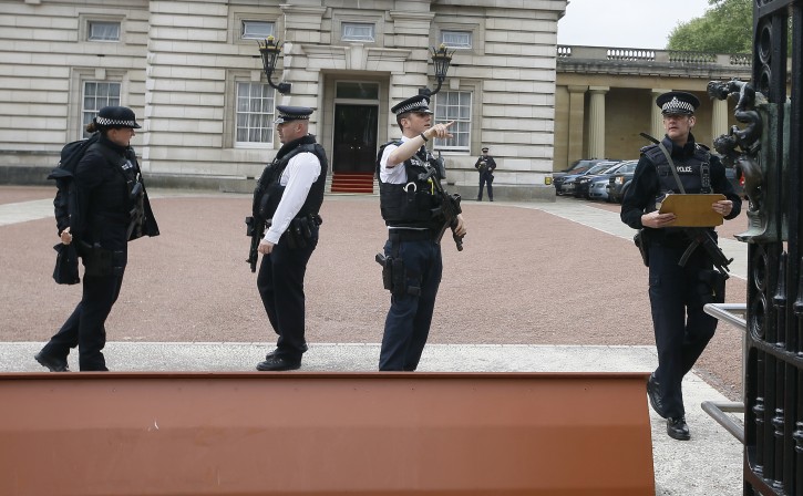 Armed police officers work at the main gate of Buckingham Palace in London, Thursday, May 19, 2016. (AP Photo/Kirsty Wigglesworth)