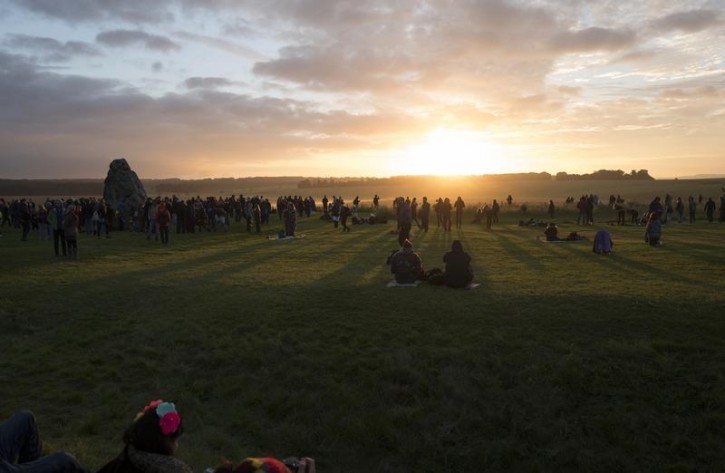 Revellers celebrate the summer solstice at Stonehenge on Salisbury Plain in southern England, Britain June 21, 2016.  REUTERS/Kieran Doherty 