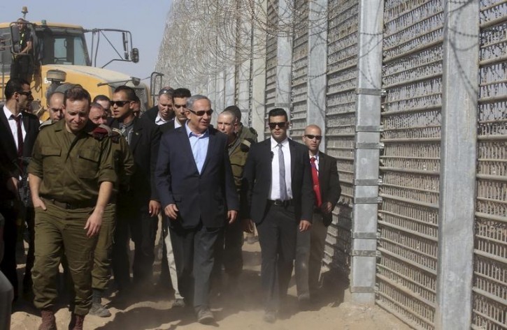 FILE - Israeli Prime Minister Benjamin Netanyahu (C) walks next to the border fence between Israel and Jordan during a visit in southern Israel near Eilat February 9, 2016. REUTERS/Marc Israel Sellem/Pool 