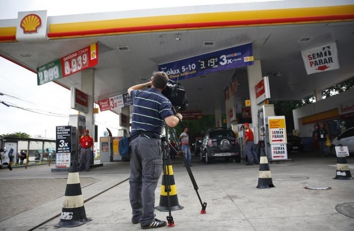 A television cameraman films at the gasoline station where U.S. swimmers Ryan Lochte, Jimmy Feigen, Jack Conger and Gunnar Bentz were accused by staff of having caused damage, in Rio de Janeiro, August 18, 2016. REUTERS/Nacho Doce