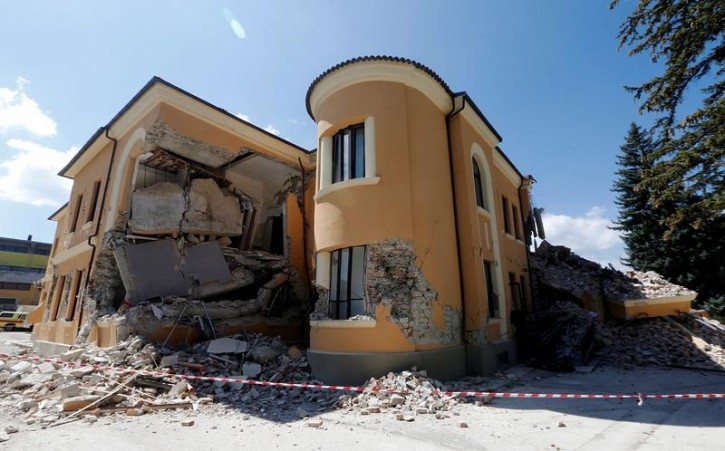 The partially collapsed school is seen following an earthquake in Amatrice, central Italy, August 26, 2016.  REUTERS/Ciro De Luca 
