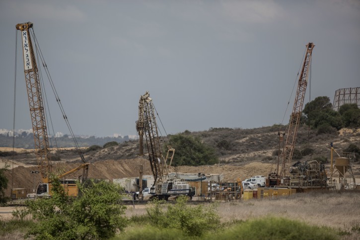 Heavy machinery is seen on the Israeli side of the border with Gaza Thursday, Sept. 8, 2016. Israeli defense officials on Thursday said the government has begun work on a massive underground barrier along the border with Gaza meant to block Hamas militants from tunneling into Israel.  (AP Photo / Tsafrir Abayov)