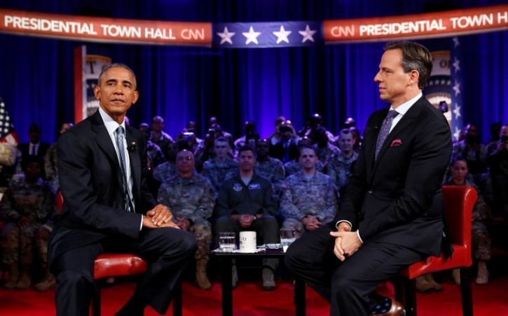 U.S. President Barack Obama holds a town hall meeting with members of the military community hosted by CNN's Jake Tapper (R) at Fort Lee in Virginia, U.S., September 28, 2016. REUTERS/Kevin Lamarque   