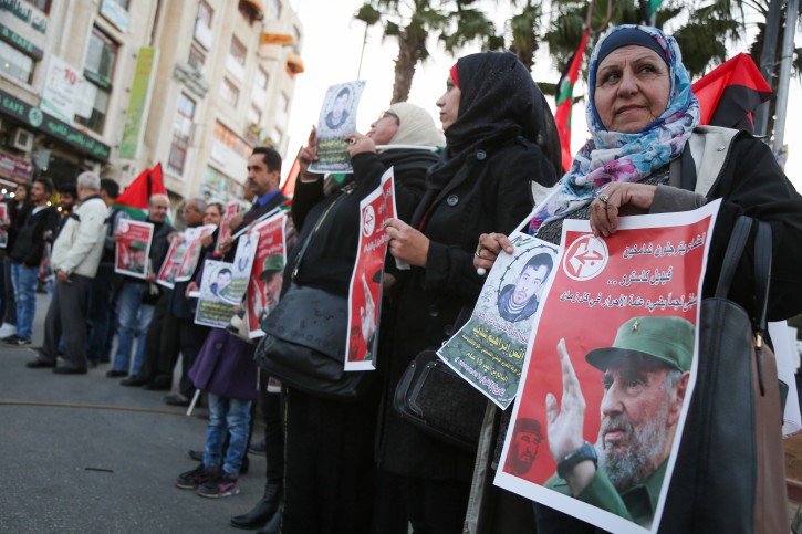 Palestinians hold pictures of the late Cuban former leader Fidel Castro, during a rally to show solidarity with Palestinian prisoners in the West Bank city of Ramallah, November 26, 2016. Photo by Flash90 