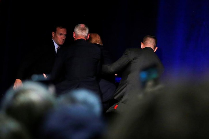 Republican presidential nominee Donald Trump is hustled off the stage by security agents following a perceived threat in the crowd at a campaign rally in Reno, Nevada, U.S. November 5, 2016. Trump returned to the stage a few minutes later to continue his rally speech.   REUTERS/Carlo Allegri  