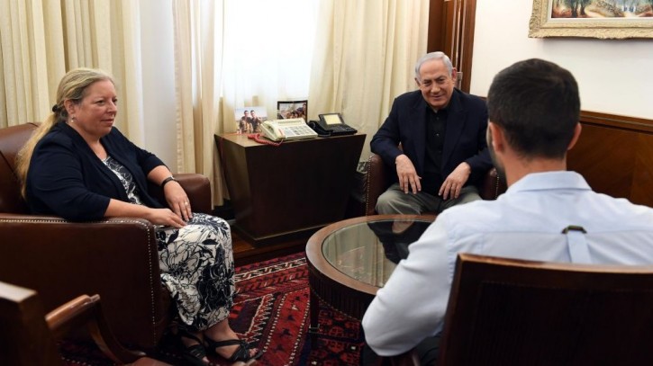 Prime Minister Benjamin Netanyahu on July 25, 2017,meets with Israeli Ambassador to Jordan Einat Schlein and security guard 'Ziv,' who shot dead two Jordanians as he was being stabbed by one of them. (Haim Zach/GPO)