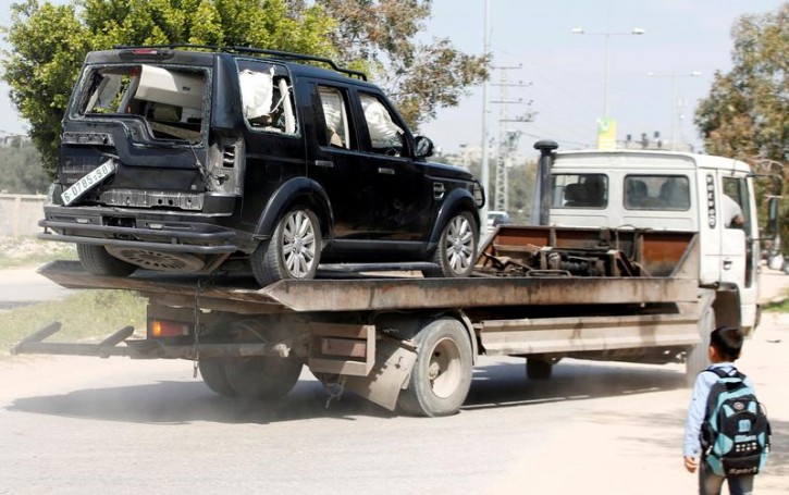 A damaged vehicle of the convoy of Palestinian Prime Minister Rami Hamdallah is removed after an explosion in the northern Gaza Strip March 13, 2018. REUTERS/Mohammed Salem
