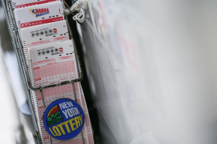 The Powerball tickets display at a newsstand in New York City, U.S., March 17, 2018. REUTERS/Jeenah Moon