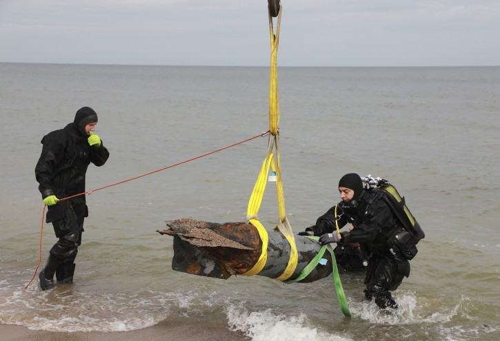 Navy experts in explosives are retrieving three World War II-era bombs from the Baltic Sea bed in the vacation resort of Kolobrzeg, Poland, on Monday, 13 August 2018. Some 2,200 people had to be evacuated to all allow for the removal of the bombs that were taken to a test range for controlled detonation.(AP Photo/Sekcja Prasowa 8.Flotylla Obrony Wybrzea)