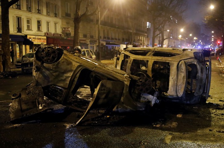 Burned cars are seen on avenue Kleber after clashes with protesters wearing yellow vests, a symbol of a French drivers' protest against higher diesel taxes, in Paris, France, December 1, 2018.  REUTERS/Charles Platiau
