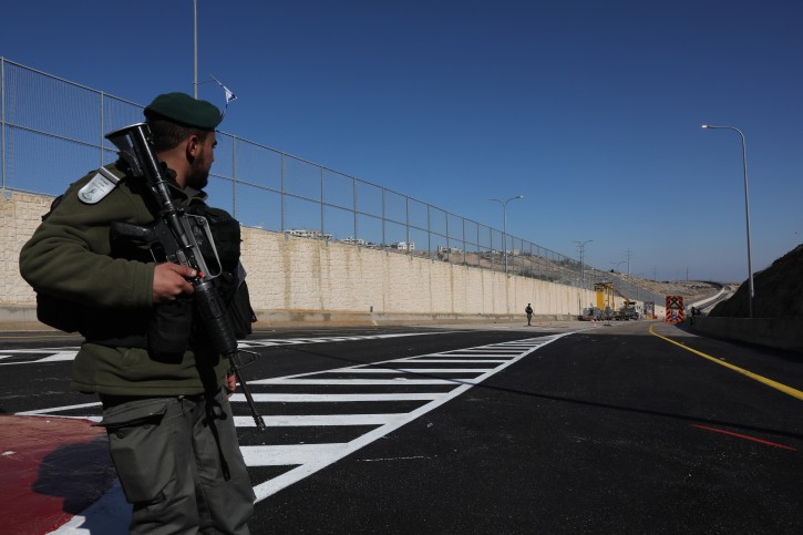 Israeli border Policemen stand on the Israeli side of the road that separates between Israelis and Palestinians near the Issawiya neighborhood and Shuafat refugee camp in East Jerusalem, 10 January 2019. EPA