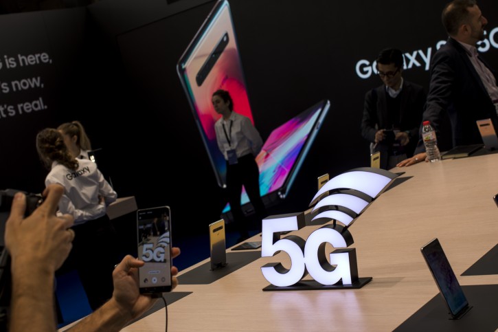 Visitors look at the new Samsung Galaxy S10e during the Mobile World Congress wireless show, in Barcelona, Spain, Tuesday, Feb. 26, 2019. The annual Mobile World Congress (MWC) runs from 25-28 February in Barcelona, where companies from all over the world gather to share new products. (AP Photo/Emilio Morenatti)