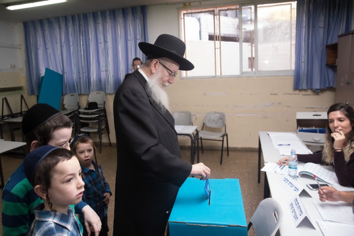 Health Minister and Torah Judaism party chairman Yaakov Litzman, casts his ballot at a voting station in Jerusalem, during the Knesset Elections, on April 9, 2019. Photo by Yonatan Sindel/Flash90 